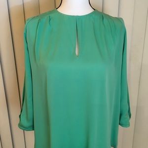 Diane von Furstenberg  95 % silk 3/4 long sleeve blouse